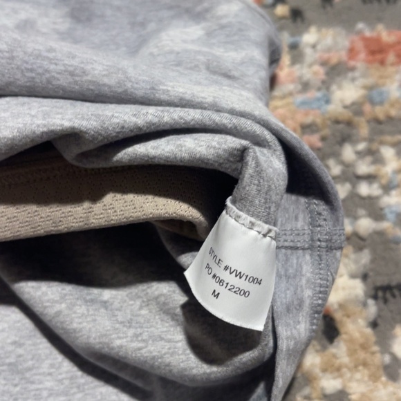 Vuori Camo High Heck Athletic Tank - Picture 3 of 3